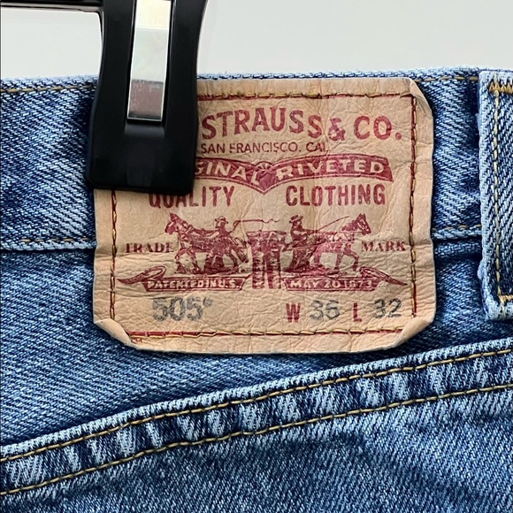 Mens Levi's regular fit jean. - Picture 3 of 3